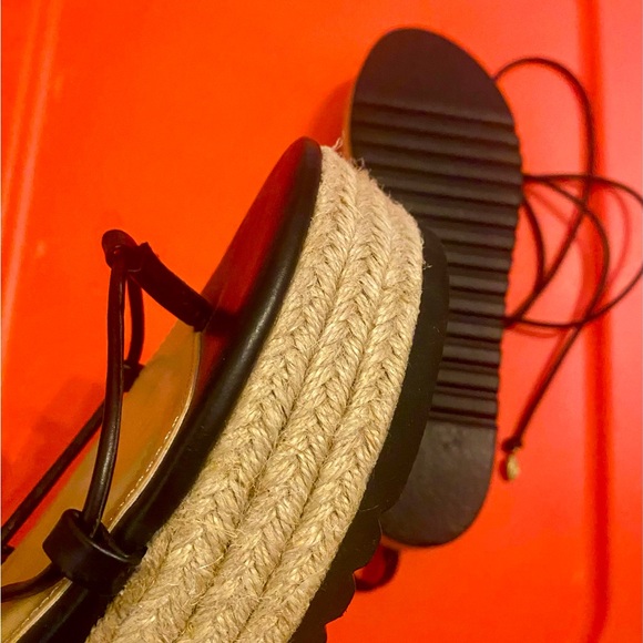 Shoedazzle String Toe Sandals Ladies Size 9.5M Black Wedge Platform - Picture 5 of 6